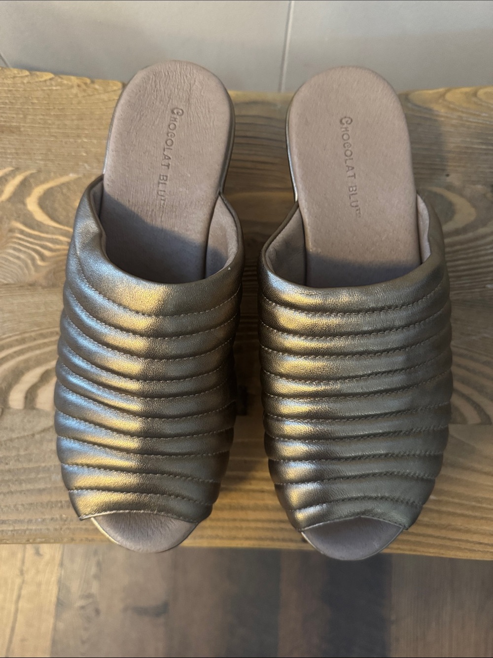 Like New! Chocolat Blu Metallic Taupe Quilted Slide Platform Sandal Size 7.5